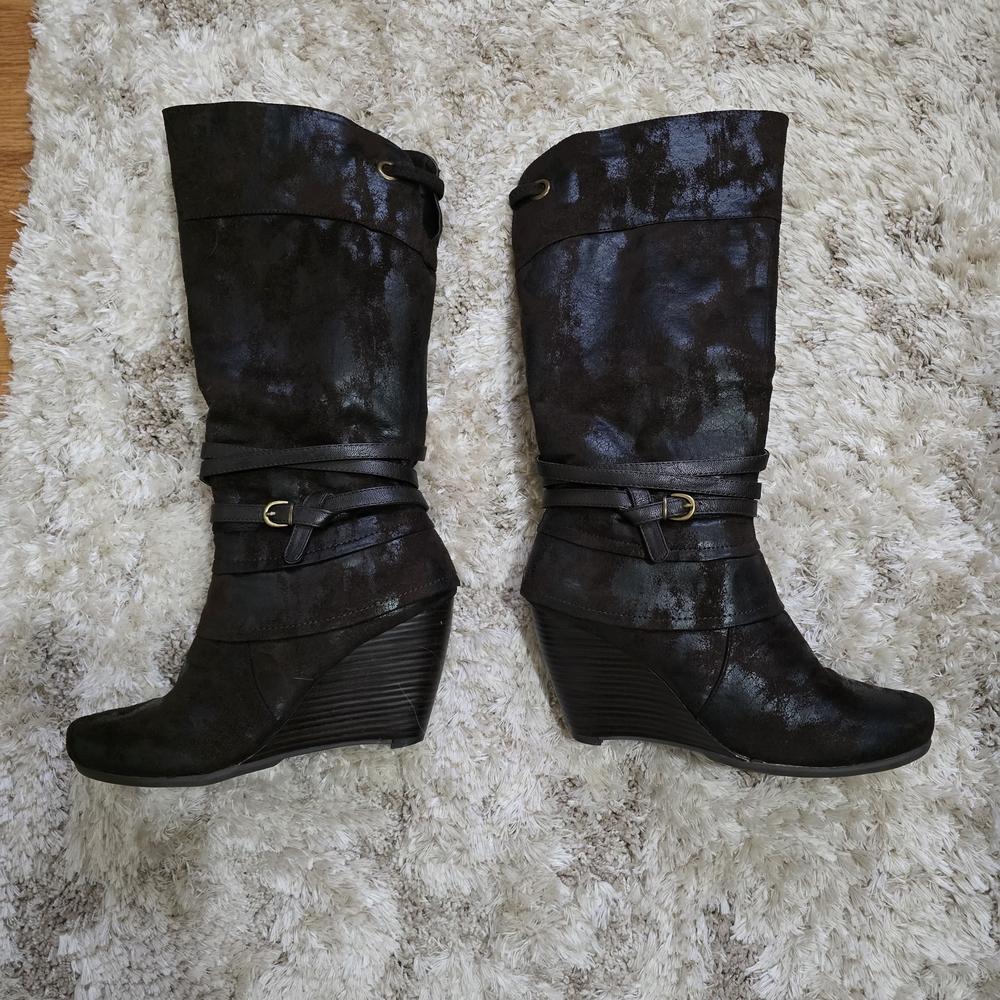 Like New Baretraps Stylish Dark Chocolate Brown With Side Zip Wedge Boot